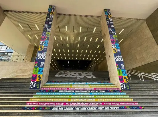 Faculdade Cásper Líbero cresce 27% em novas matrículas e desafia queda no ensino presencial