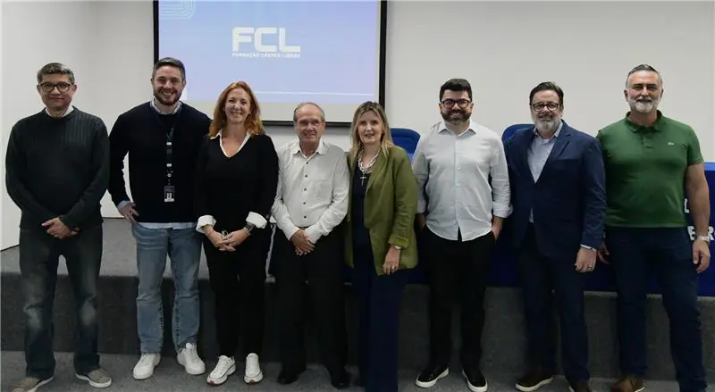 Conheça o novo Corpo Diretivo da Fundação Cásper Líbero (Esquerda para direita: Adalton Franciozo Diniz (Faculdade), Cláudio Corrêa de Mello (Comercial), Juliana Algañaraz (TV), Alipio Rodriguez Lineira (Executivo), Maria Cristina de Paula Abreu (Geral), Marcio Roberto Linhares (Rádio), Dercio Chiconello (Patrimonial) e Laerte Gueller Junior (Adm. Financeiro) Conheça o novo Corpo Diretivo da Fundação Cásper Líbero (Esquerda para direita: Adalton Franciozo Diniz (Faculdade), Cláudio Corrêa de Mello (Comercial), Juliana Algañaraz (TV), Alipio Rodriguez Lineira (Executivo), Maria Cristina de Paula Abreu (Geral), Marcio Roberto Linhares (Rádio), Dercio Chiconello (Patrimonial) e Laerte Gueller Junior (Adm. Financeiro)