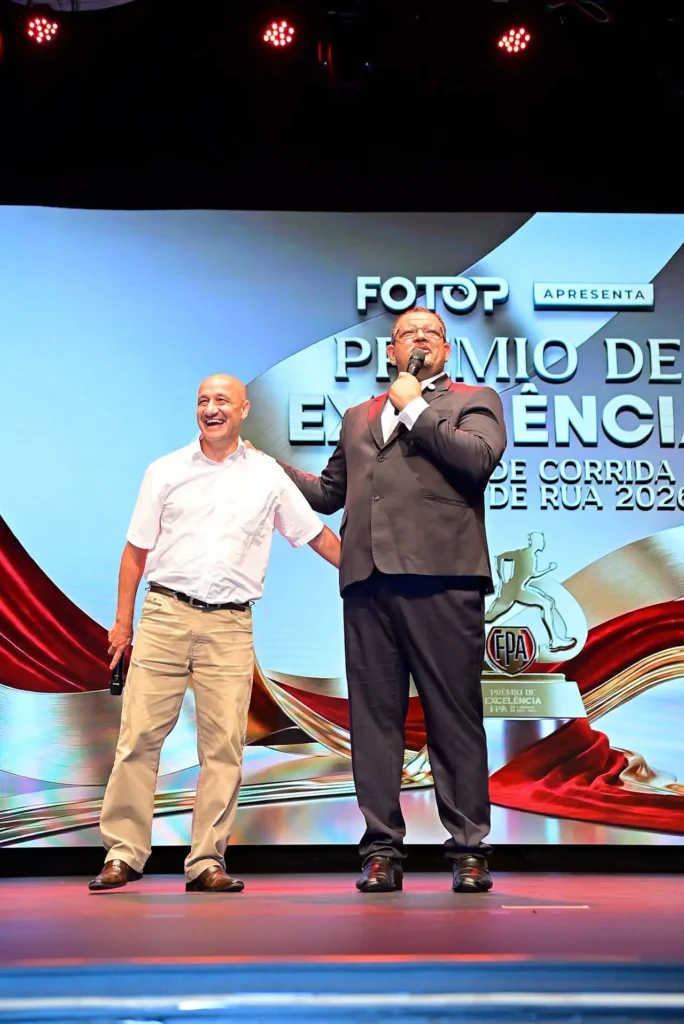 Corrida de São Silvestre é homenageada no Prêmio de Excelência da FPA 2026 Erick Castelhero, Diretor Executivo da São Silvestre, e Joel Oliveira, presidente da FPA, durante a premiação. Crédito: Divulgação/FPA