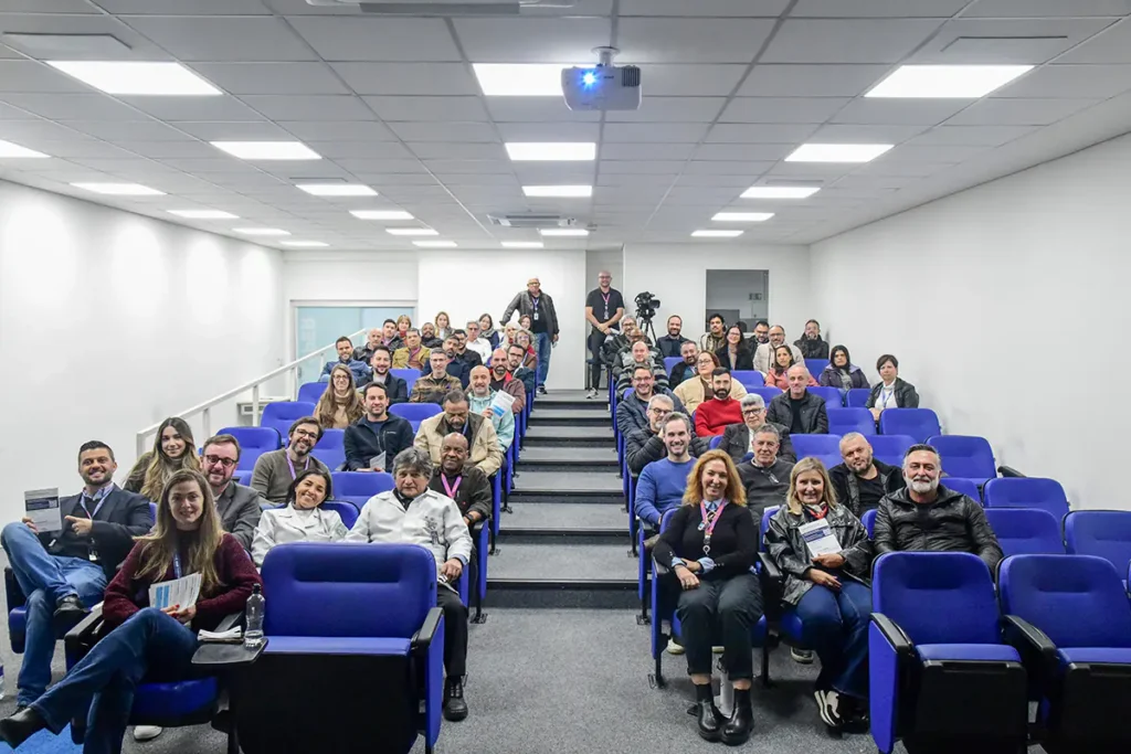 Segurança do Trabalho não é para "cumprir tabela". É sobre estratégia corporativa e cuidado com as pessoas. 
